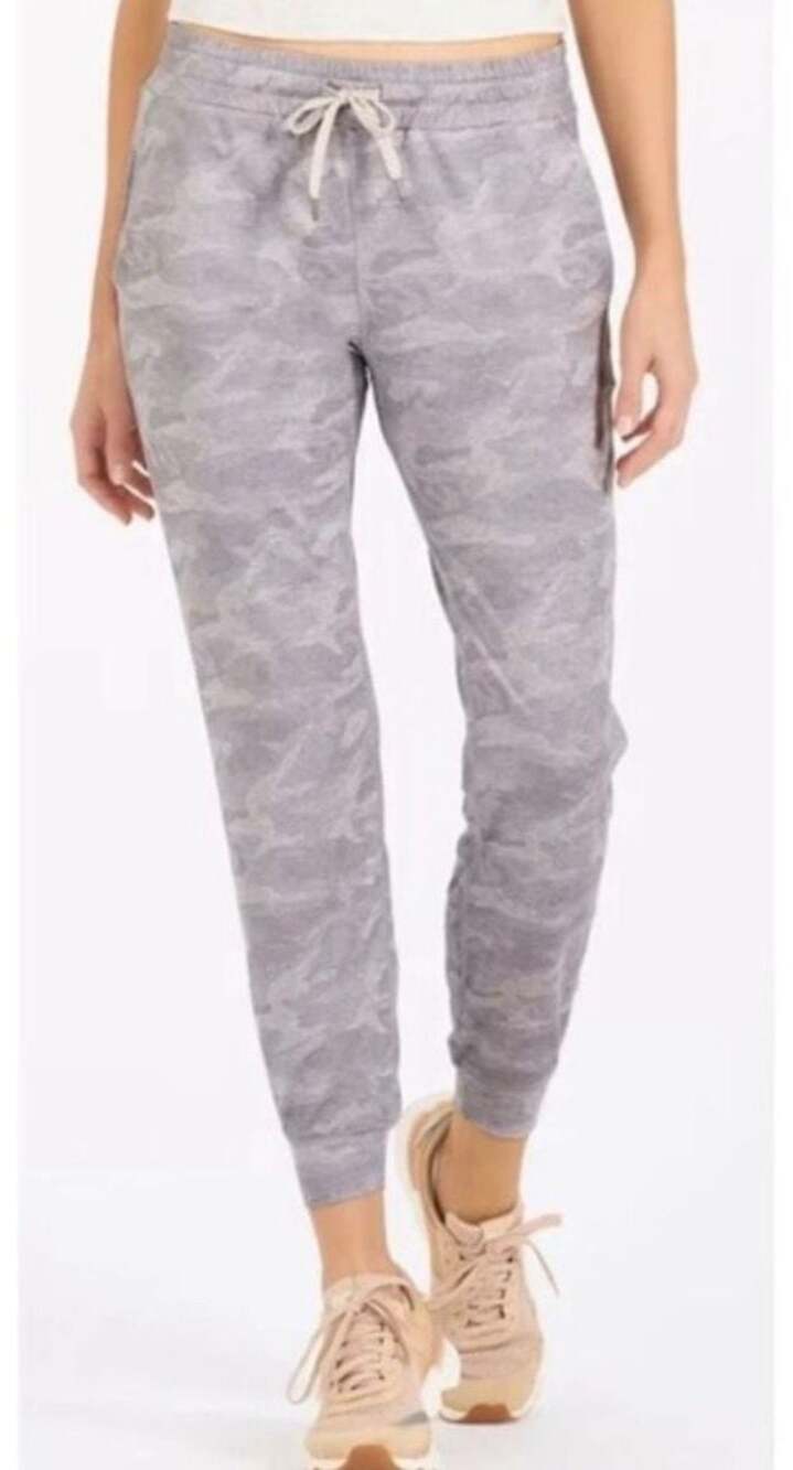 Vuori Women's Performance Jogger in Pale Heather Camo, size small